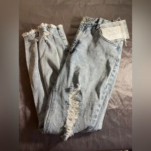 3/$20 Ripped mom jeans 💕✨